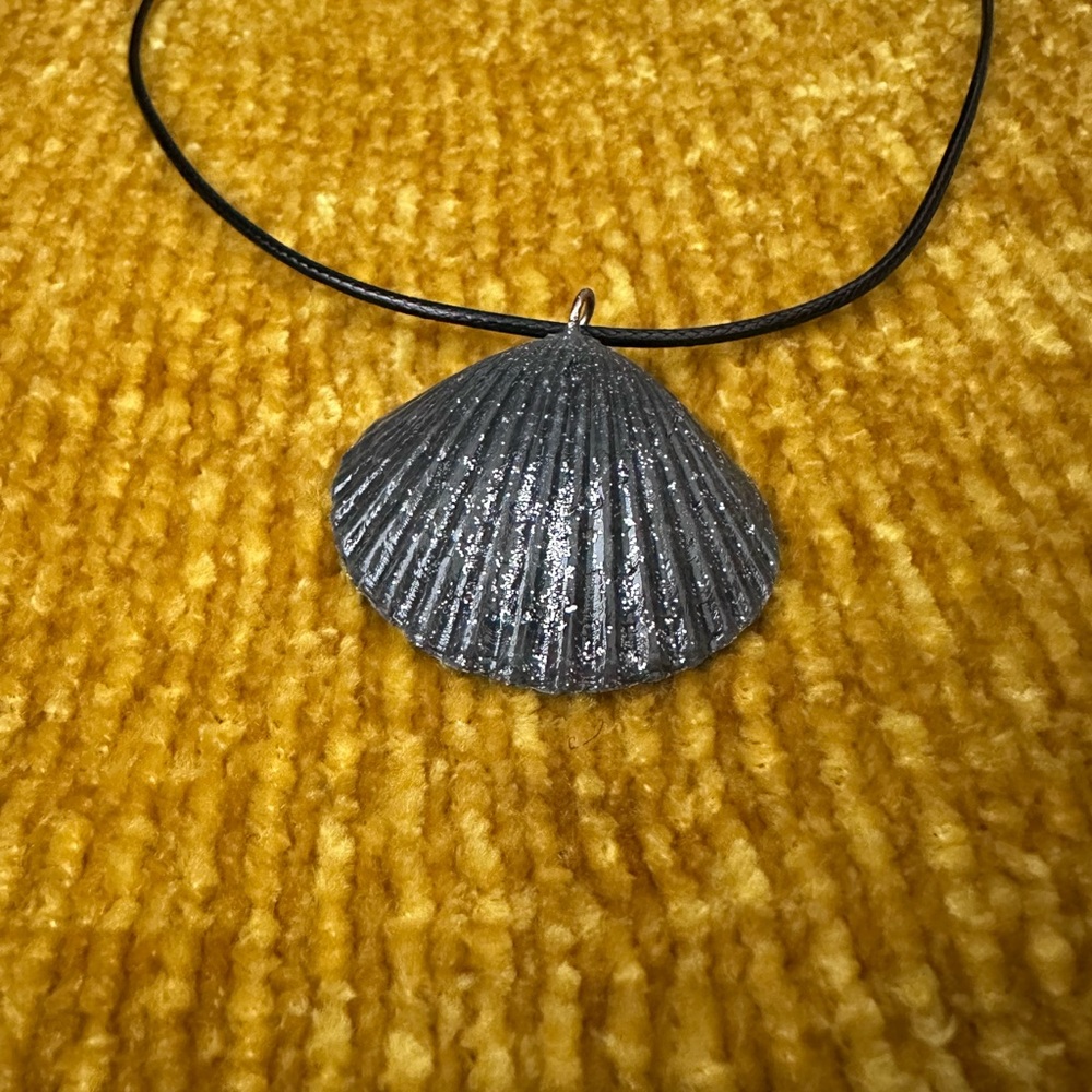 Handmade Shell Necklace 🐚 - Picture 2 of 4